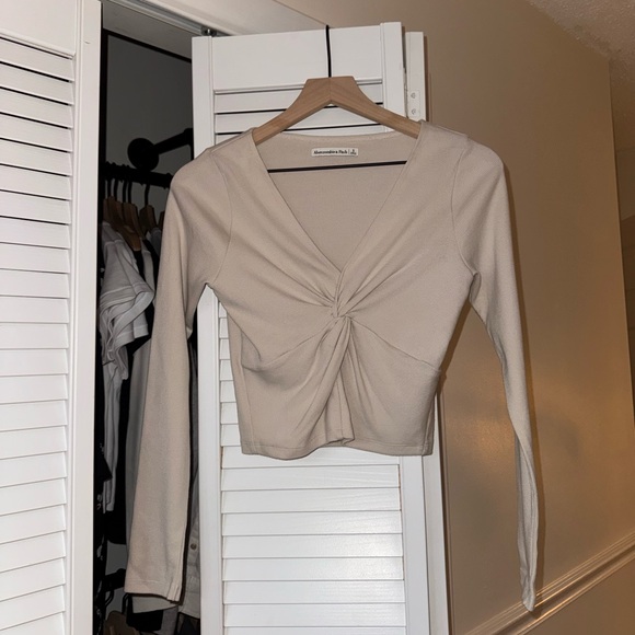 Abercrombie ‘V-Neck Twist Draped Top’ in Cream White - Picture 1 of 6